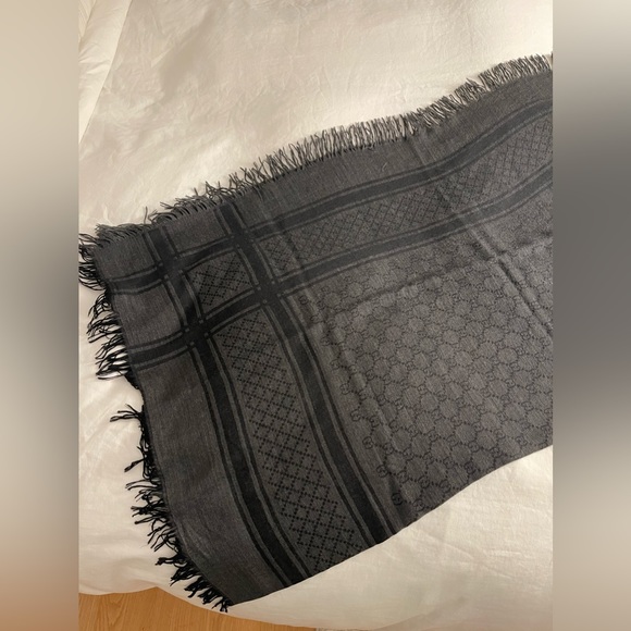 Gucci Jacquard Silk Wool Scarf/Shawl - Picture 3 of 10